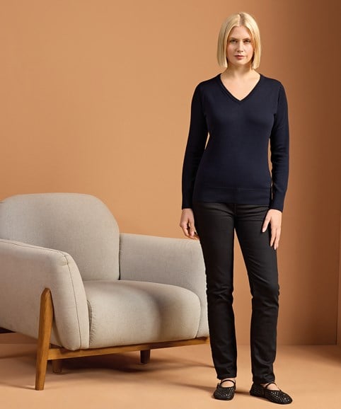 Women's v-neck knitted sweater