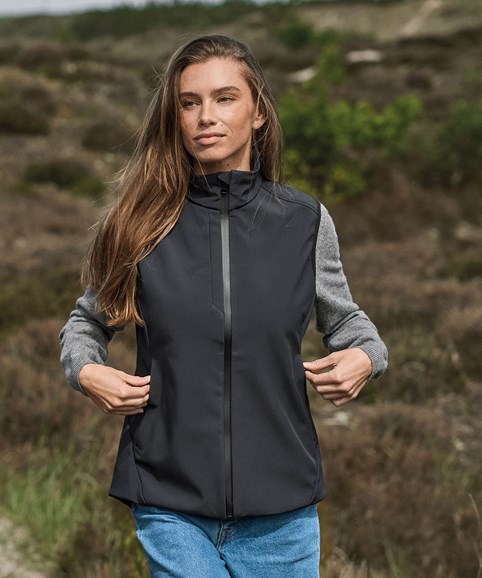 Women's performance softshell bodywarmer (9523)