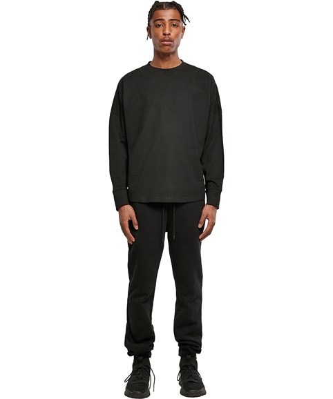 Oversize cut on sleeve long sleeve