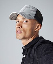 Camo snapback trucker