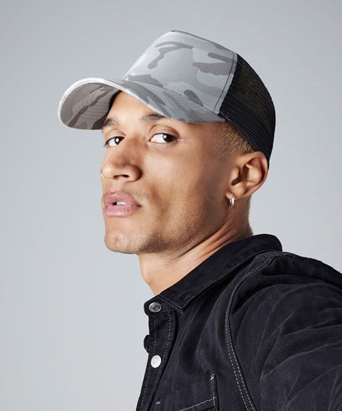 Camo snapback trucker