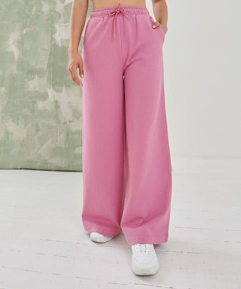 Women's sustainable fashion wide leg joggers